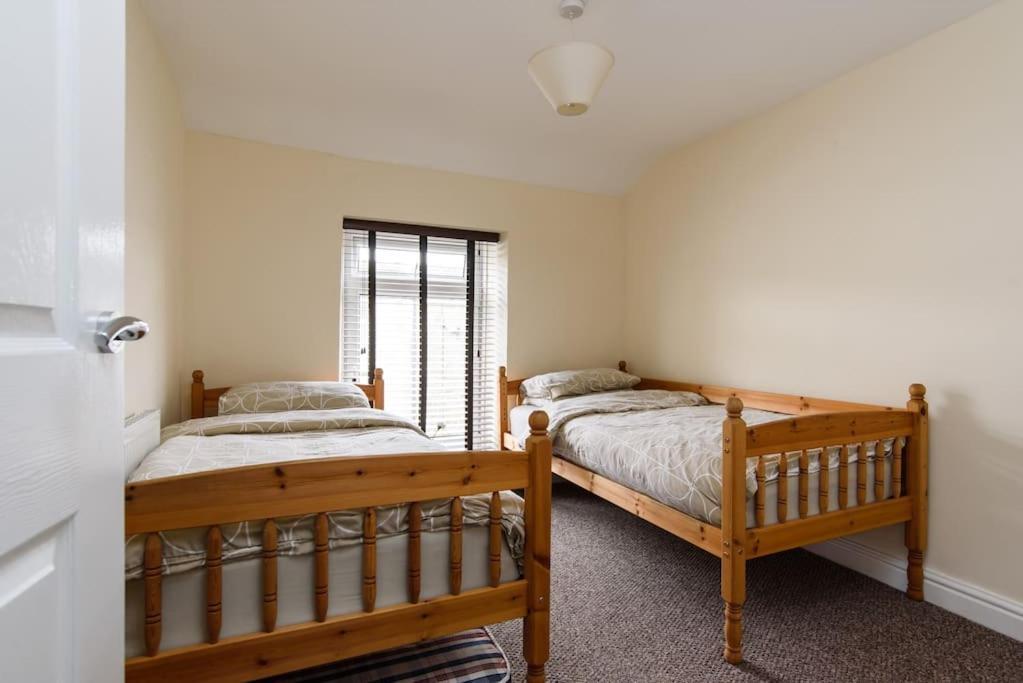 Вилла Colliers House Abercanaid Экстерьер фото